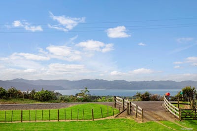 /international/nz/184-grahams-beach-road-awhitu-franklin-380066078270/
