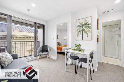 /international/nz/421-kiwi-on-queen-auckland-central-auckland-city-380066179000/