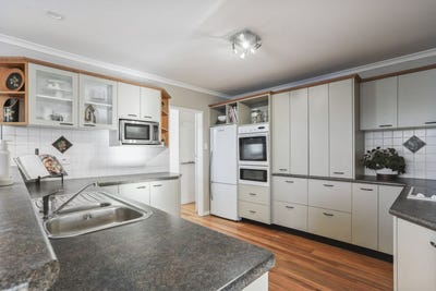 /international/nz/10-luxton-place-rangiora-waimakariri-380066117280/