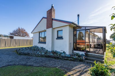 /international/nz/9-russell-esplanade-otautau-southland-380066182836/