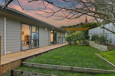 /international/nz/9-van-dyke-place-west-harbour-waitakere-city-380066180074/