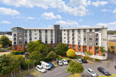 /international/nz/new-lynn-waitakere-city-380066090183/