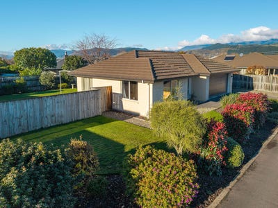 /international/nz/ernest-place-brightwater-tasman-380066111341/