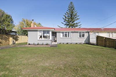 /international/nz/47-taumaihi-street-bulls-rangitikei-380066094707/