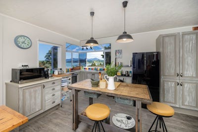 /international/nz/76-manning-street-rawene-far-north-380066078083/