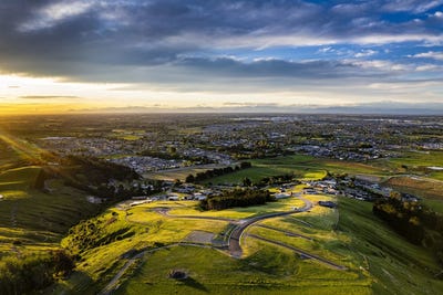 /international/nz/62-kitcheners-knoll-road-kennedys-bush-christchurch-city-380066101286/
