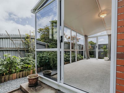 /international/nz/19-essex-street-balclutha-clutha-380066106452/