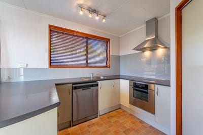 /international/nz/west-end-palmerston-north-city-380066117865/
