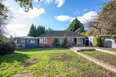 /international/nz/79-racecourse-road-sockburn-christchurch-city-380066088962/