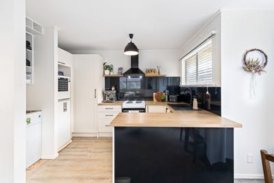 /international/nz/171-queens-drive-lyall-bay-wellington-city-380066167400/