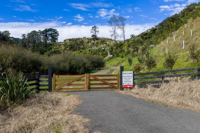 /international/nz/near-156-mimi-road-uruti-new-plymouth-380066099956/