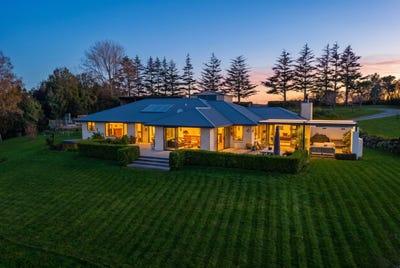 /international/nz/210-spur-road-hadlow-timaru-380066124358/
