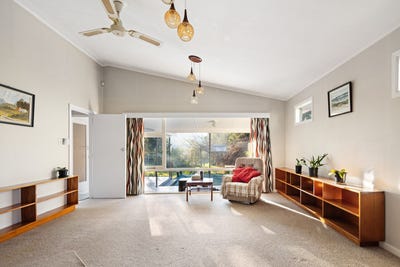 /international/nz/40-darwin-road-outer-kaiti-gisborne-380066183580/