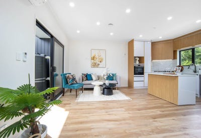/international/nz/new-lynn-waitakere-city-380066170440/