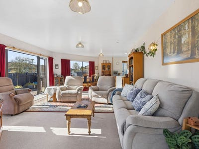/international/nz/hunter-street-westport-west-coast-380066090234/