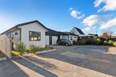 /international/nz/forest-lake-hamilton-city-380066178699/