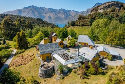 /international/nz/queenstown-central-central-otago-lakes-district-380066098156/
