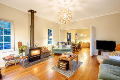 /international/nz/16-walter-road-lowry-bay-eastbourne-lower-hutt-city-380066115043/