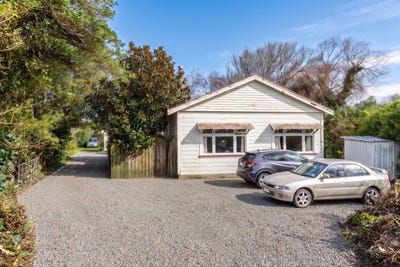 /international/nz/featherston-south-wairarapa-380066168786/