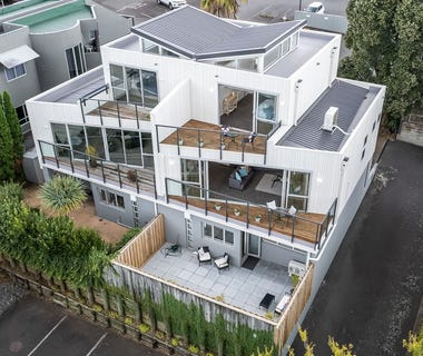 /international/nz/hamilton-central-hamilton-city-380066106944/