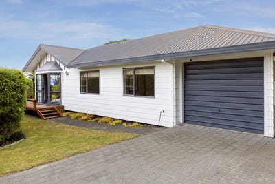/international/nz/acacia-bay-taupo-380066102714/