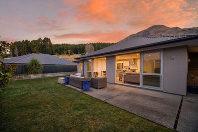 /international/nz/37-risinghurst-terrace-lower-shotover-queenstown-380066094823/