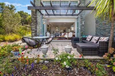 /international/nz/4-little-compton-mews-snells-beach-rodney-380066076366/