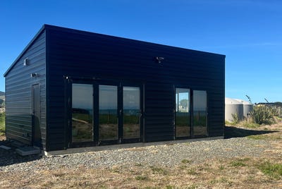/international/nz/64-surrey-street-orepuki-southland-380066117334/