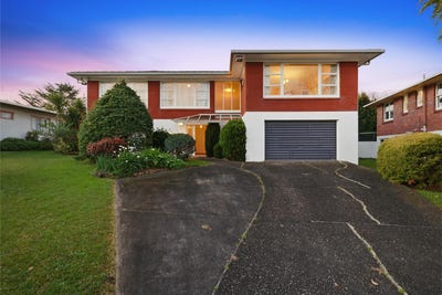 /international/nz/16-highlight-parade-te-atatu-south-waitakere-city-380066110288/