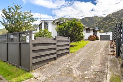 /international/nz/192-california-drive-totara-park-upper-hutt-city-380066106472/