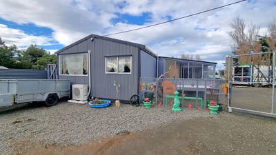 /international/nz/9-bath-road-riverton-southland-380066178587/