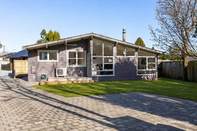 /international/nz/taupo-central-north-island-380066177805/
