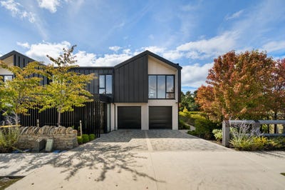 /international/nz/wanaka-central-otago-lakes-district-380066112512/