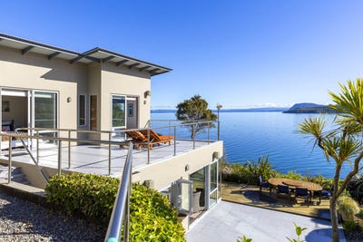 /international/nz/26-whakamoenga-point-acacia-bay-taupo-380066120686/