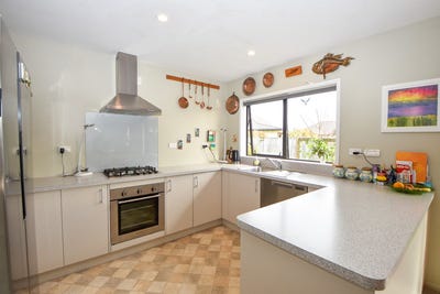 /international/nz/8-ashmore-park-road-carterton-wairarapa-380066117103/