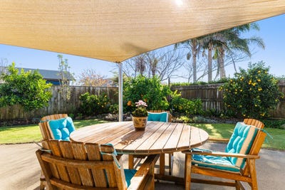 /international/nz/roger-street-lytton-west-gisborne-380066105771/
