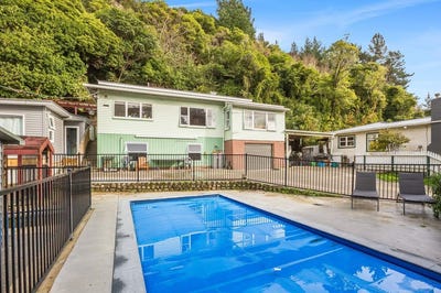/international/nz/112-hine-road-wainuiomata-lower-hutt-city-380066124813/