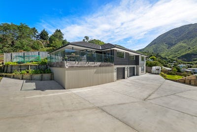 /international/nz/6-west-terrace-picton-marlborough-380066089305/
