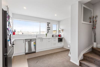 /international/nz/ray-small-drive-papakura-papakura-380066086346/