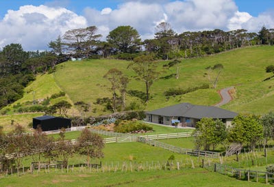 /international/nz/200-valley-road-waimauku-rodney-380066076303/