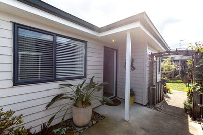 /international/nz/12-flora-street-paeroa-hauraki-380066121973/