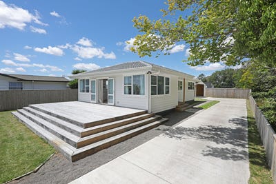 /international/nz/high-street-bulls-manawatu-whanganui-380066120377/