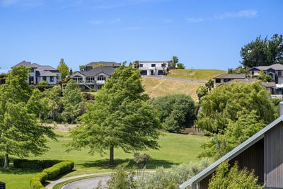 /international/nz/22-pine-hill-rise-fairhall-marlborough-380066093956/