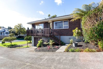 /international/nz/4-celina-place-browns-bay-north-shore-city-380066178562/