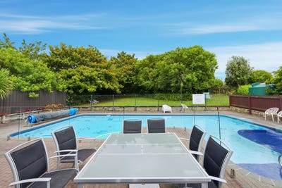 /international/nz/327-hobsonville-road-hobsonville-waitakere-city-380066091195/