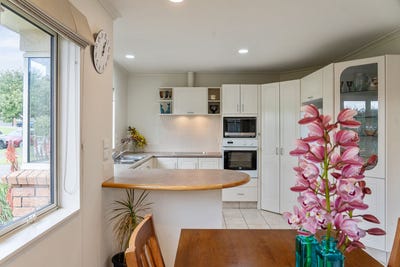 /international/nz/20-kestrel-avenue-welcome-bay-tauranga-380066169559/