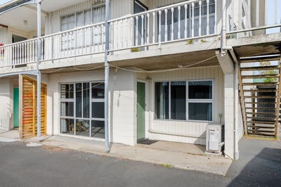 /international/nz/claudelands-hamilton-city-380066089043/