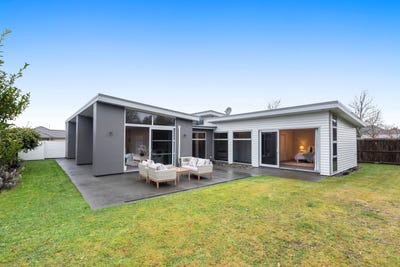 /international/nz/2-sycamore-close-rangiora-waimakariri-380066169374/