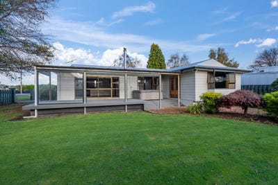/international/nz/rye-street-otautau-southland-380066096324/