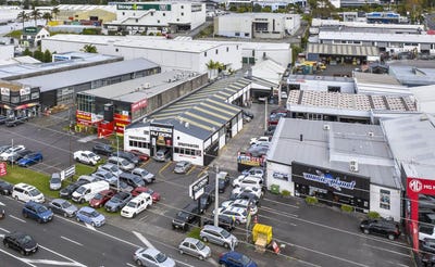 /international/nz/124-wairau-road-wairau-valley-north-shore-city-380066149727/